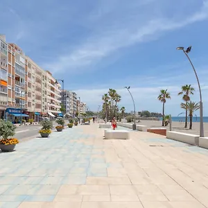  Сasa de vacaciones Enjoy At Our Fully Equipped 2br Town House, Beach- 1min España